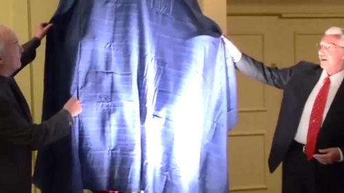 解锁深海纪元 探索号称“人肉潜水艇”的黑科技潜水服