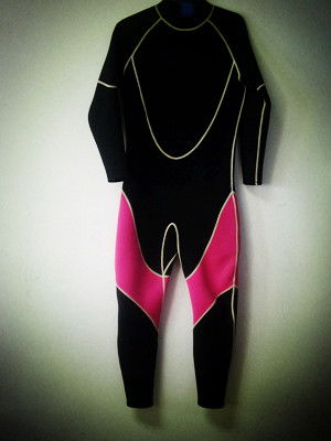 潜水新风尚 新女款防晒潜水衣与救生衣